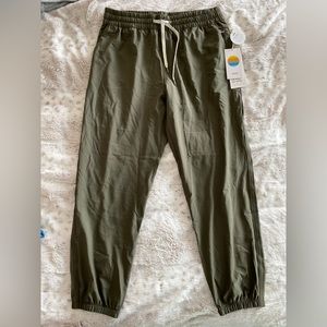 NWT Vuori pants Green size Large